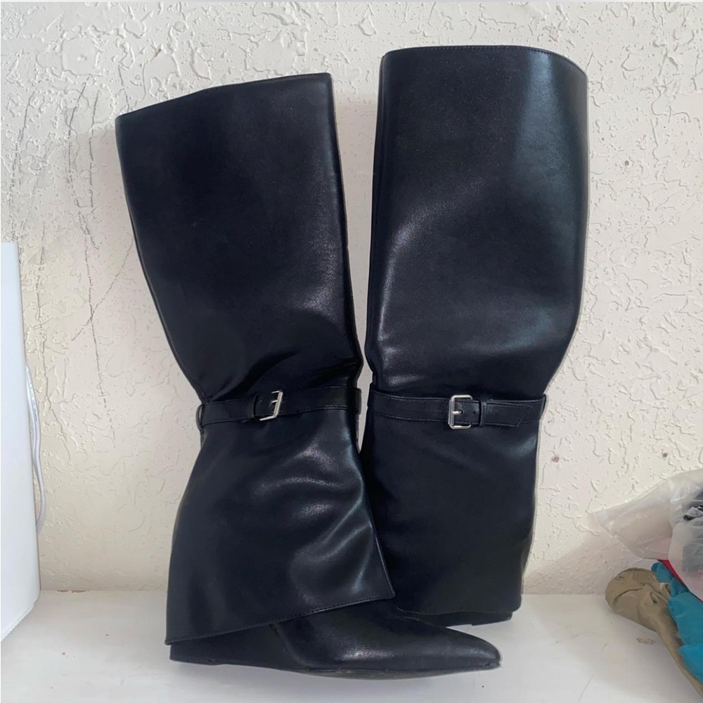 Black leather boots with buckle